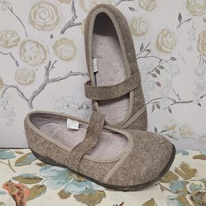 L.L. Bean Tan Flats with Classic Comfort